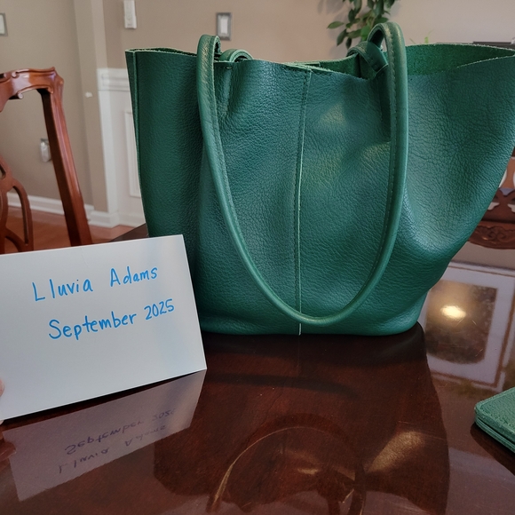Portland Leather Emerald Tote and Wallet Set - Picture 4 of 7
